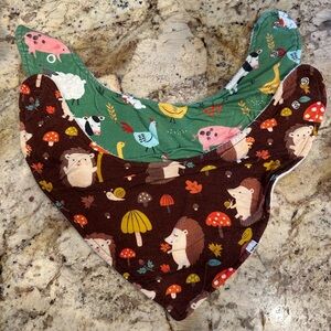 Preowned little sleepies bibs, set of 2